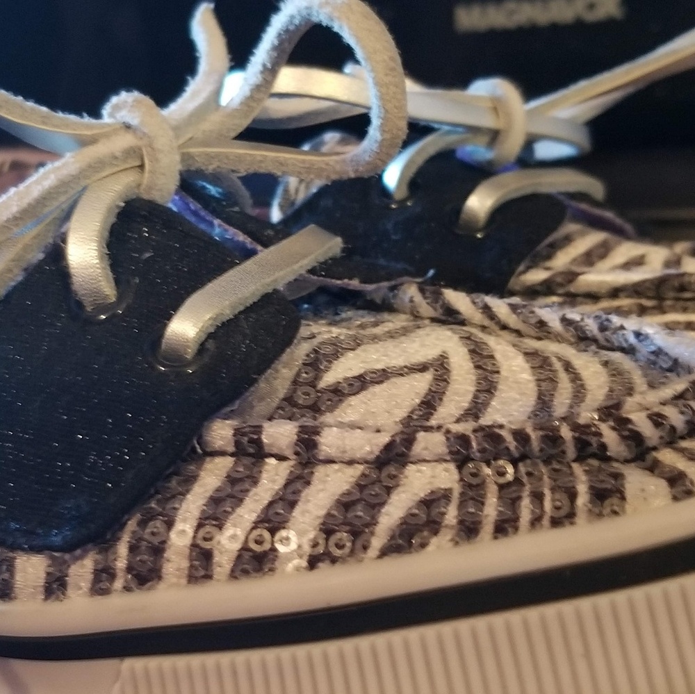 BKe Zebra Striped loafers - Picture 4 of 7